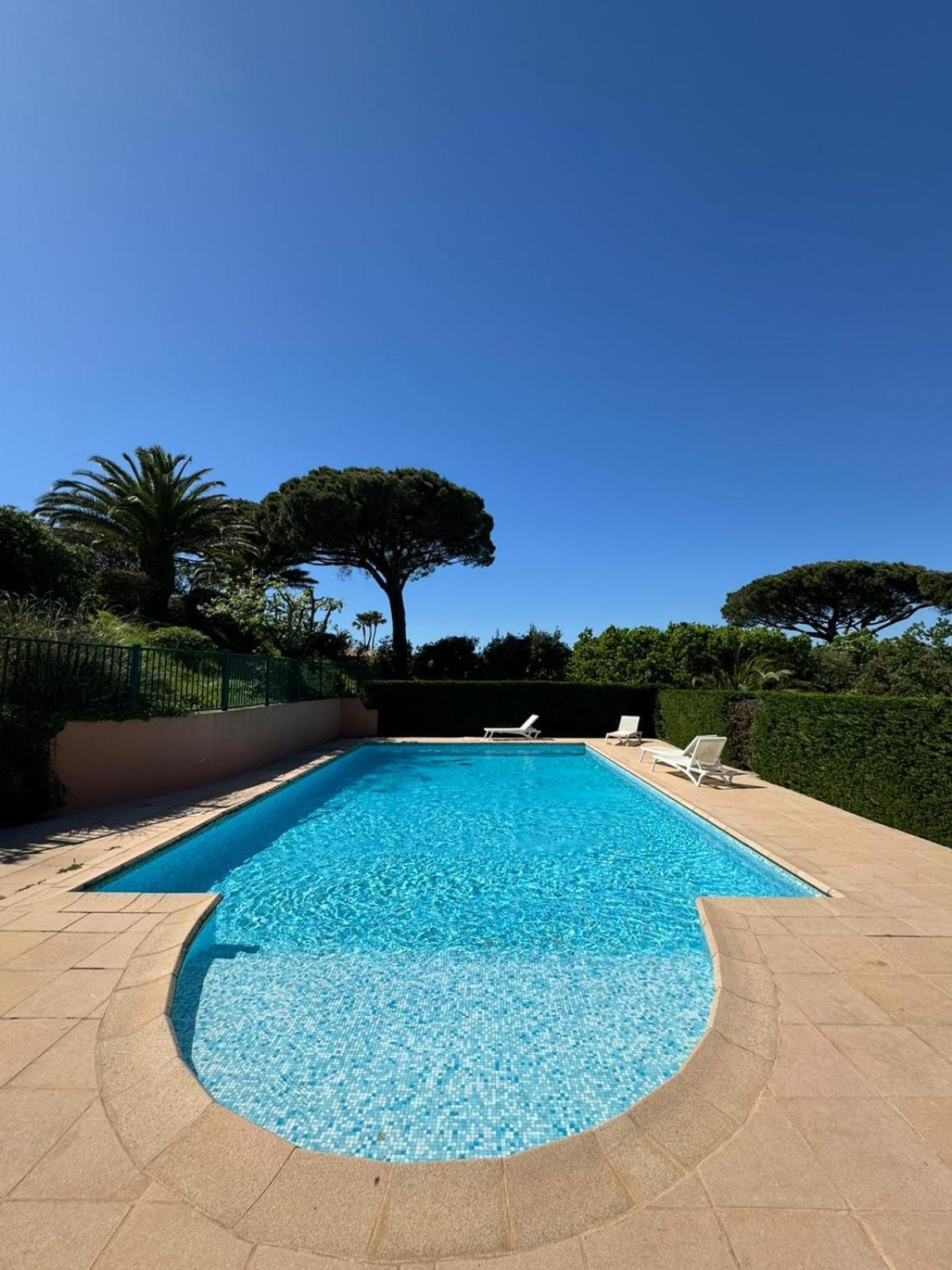 Villa Vue Mer Donnant Sur Le Golfe De St Tropez, 2 Chambres, 6 Pers, Piscine Commune サントロペ エクステリア 写真